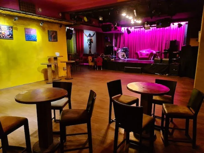 La salle de concert de The Embassy Room